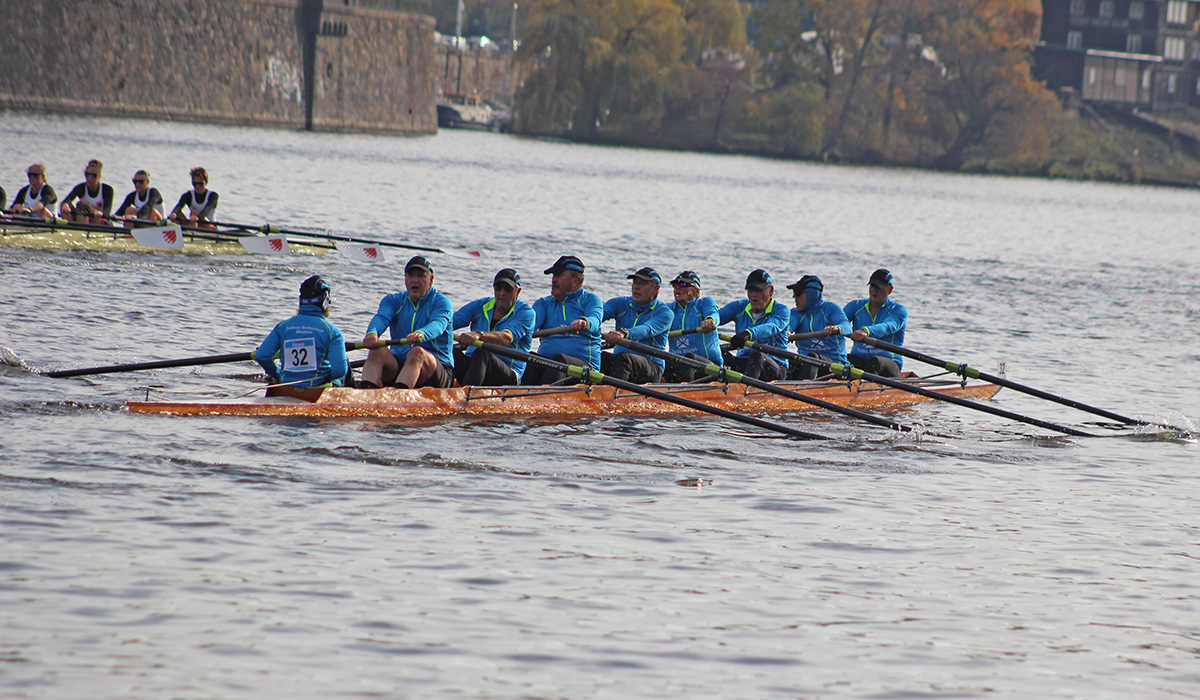 Masters-Maenner-8+-volle-fahrt