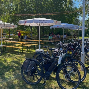 Ruderheuriger-Tische-Rad